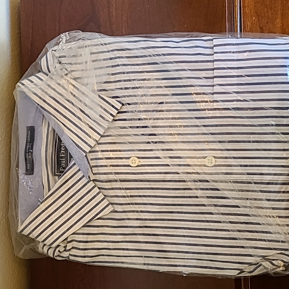 Mens long sleeve dress shirt. 17x35
